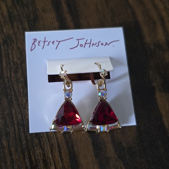 Betsey Johnson Santa Hat Drop Earrings! NWT! - Picture 1 of 11